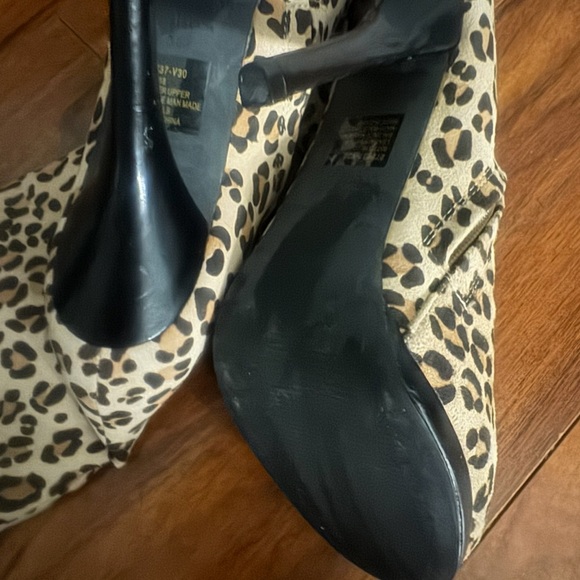 Leopard Women's Ankle boots - Picture 2 of 5